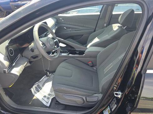 Used 2025 Hyundai Elantra SEL image 6