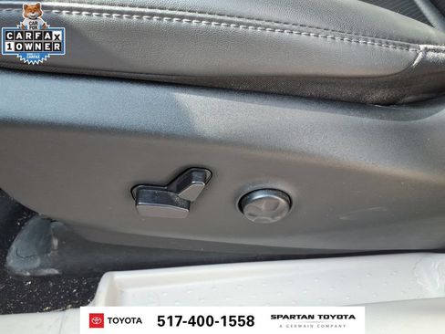 Used 2024 Chrysler Pacifica Touring-L FWD image 16