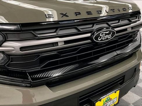 Used 2025 Ford Expedition Tremor AWD/4WD image 34