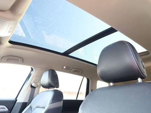 Used 2022 Volkswagen Atlas SEL Premium image 26