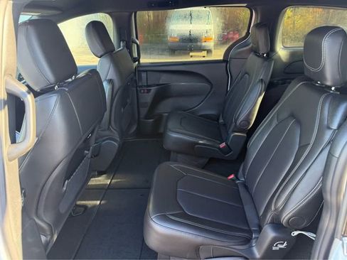 New 2026 Chrysler Pacifica Select AWD/4WD image 13