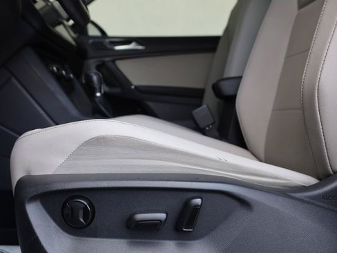 Used 2018 Volkswagen Tiguan SEL AWD/4WD image 14