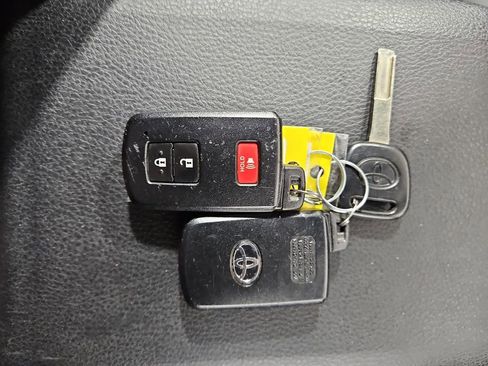 Used 2019 Toyota Tacoma TRD Off-Road image 28