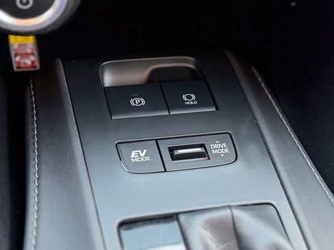 Used 2022 Toyota Venza XLE image 15