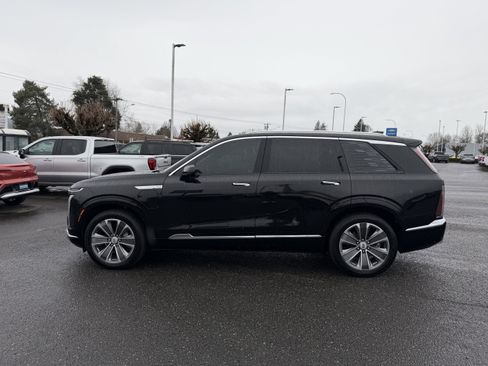 Used 2026 Cadillac Vistiq Luxury image 2