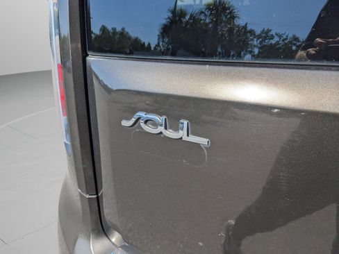 Used 2011 Kia Soul ! FWD image 21