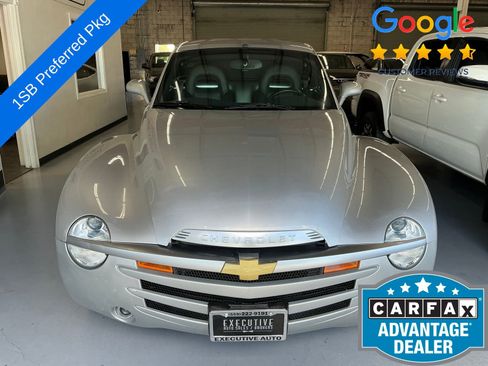 Used 2005 Chevrolet SSR w/ Preferred Equipment Group image 3