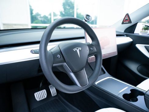 Used 2022 Tesla Model Y Performance AWD/4WD image 26
