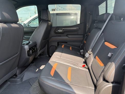 Used 2025 GMC Sierra 1500 AT4 w/ AT4 Premium Package AWD/4WD image 12