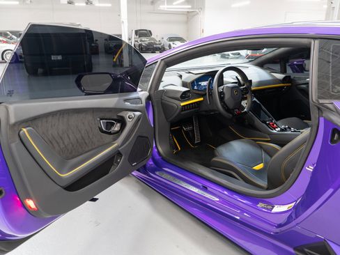 Used 2023 Lamborghini Huracan EVO image 12
