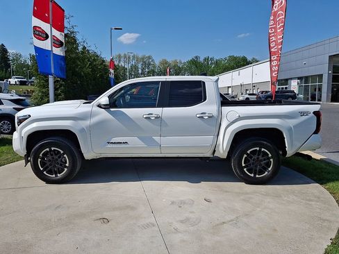 Certified 2024 Toyota Tacoma TRD Sport AWD/4WD image 7