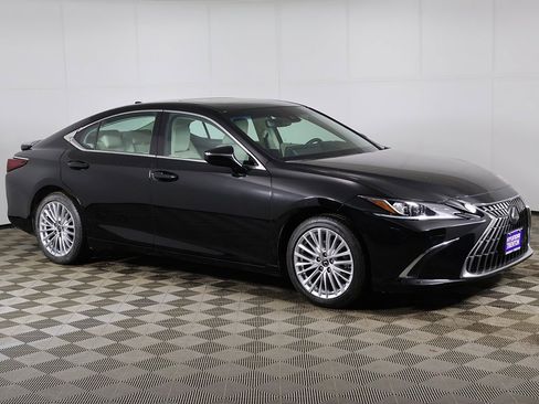 Used 2023 Lexus ES 250 w/ Premium Package image 2
