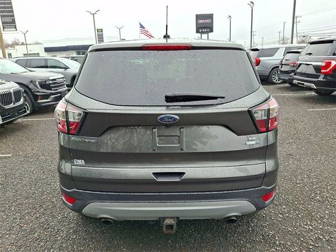 Used 2017 Ford Escape SE image 6