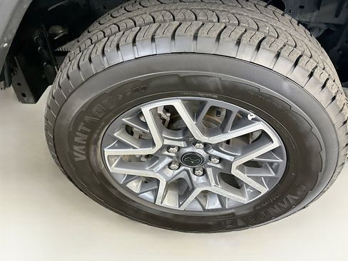 Used 2025 Jeep Wrangler Unlimited Sahara AWD/4WD image 11