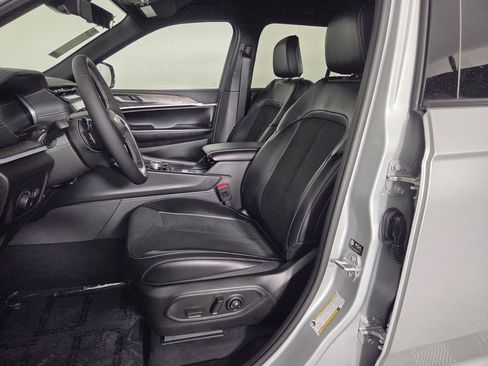 New 2026 Jeep Grand Cherokee Altitude RWD image 10