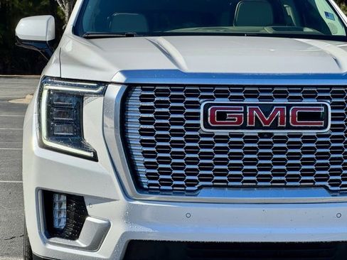 Used 2023 GMC Yukon XL Denali w/ Denali Reserve Package image 13