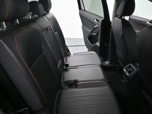 Used 2024 Volkswagen Tiguan SE FWD image 13