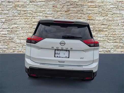Used 2025 Nissan Rogue SV image 6