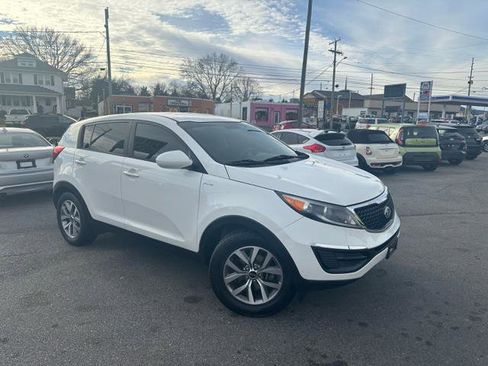 Used 2015 Kia Sportage LX image 2
