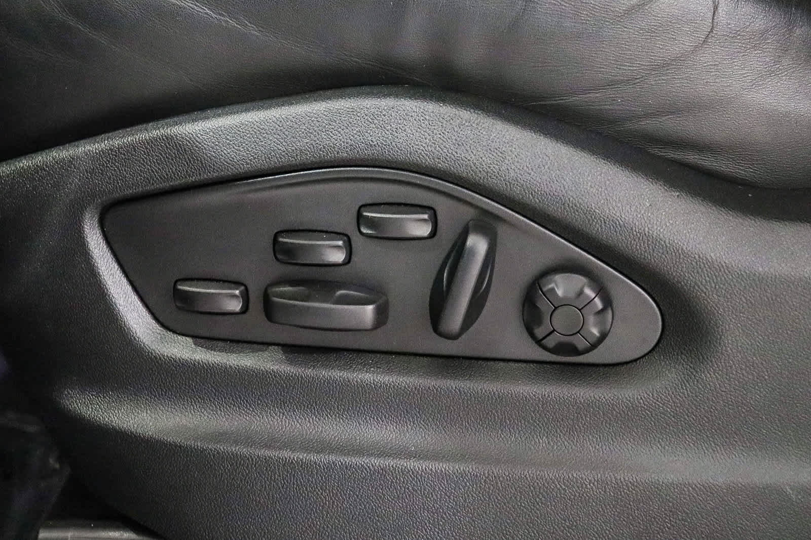 Used 2024 Porsche Cayenne S AWD/4WD image 25