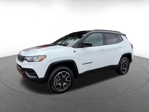 Used 2025 Jeep Compass Trailhawk AWD/4WD image 7