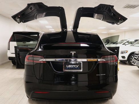 Used 2020 Tesla Model X image 9