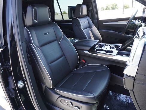 Certified 2025 Cadillac Escalade Premium Luxury AWD/4WD image 13