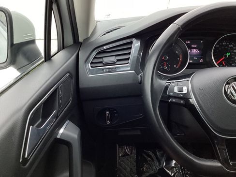 Used 2018 Volkswagen Tiguan SE AWD/4WD image 34