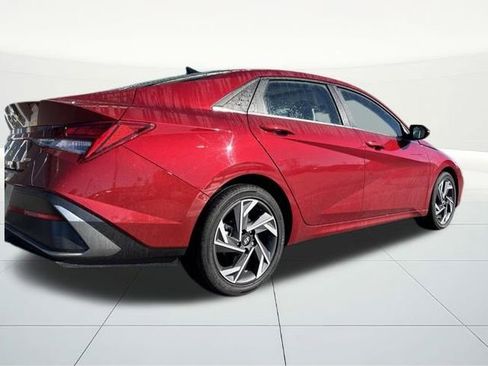 Certified 2025 Hyundai Elantra Limited image 5
