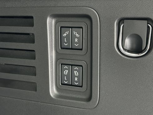 New 2026 GMC Acadia Denali Ultimate w/ LPO, Floor Liner Package AWD/4WD image 13