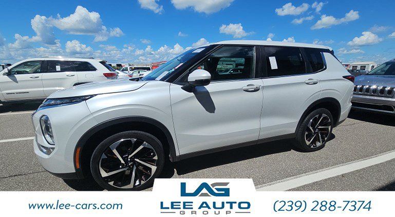 Used 2023 Mitsubishi Outlander SE FWD image 4
