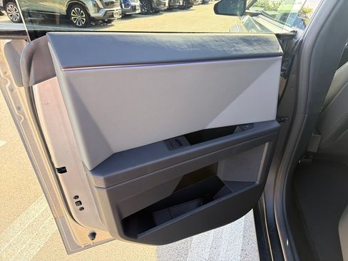 Used 2024 Tesla Cybertruck AWD Crew Cab image 34