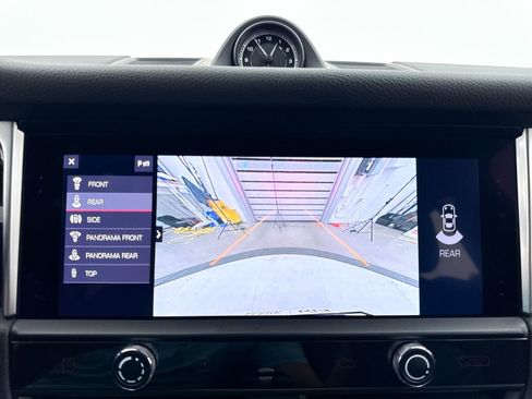 Used 2024 Porsche Macan image 10