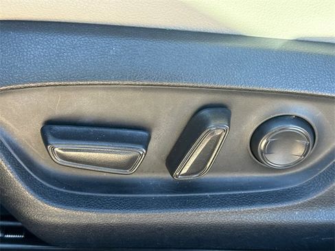 Used 2024 Toyota Camry SE image 20