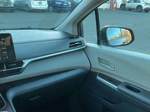 Certified 2022 Toyota Sienna LE image 19