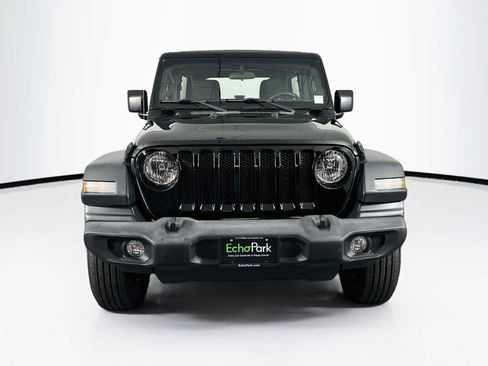 Used 2018 Jeep Wrangler Unlimited Sport AWD/4WD image 2