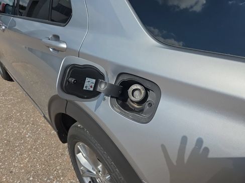 Used 2020 Ford Explorer XLT w/ Equipment Group 202A AWD/4WD image 17