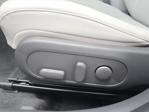 Used 2024 Hyundai Kona Limited AWD/4WD image 14