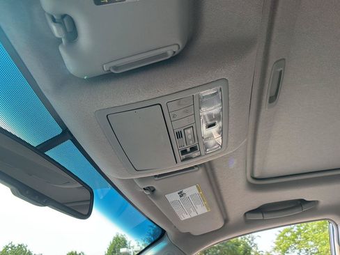 Used 2013 Toyota Highlander Limited AWD/4WD image 34