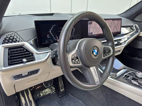 Used 2023 BMW X7 xDrive40i w/ M Sport Package AWD/4WD image 14