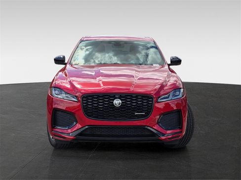 Used 2025 Jaguar F-PACE R-Dynamic S image 2