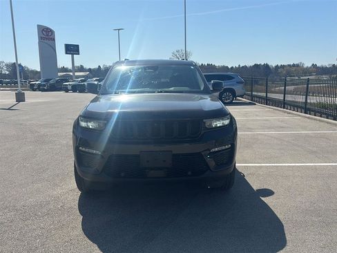 Used 2023 Jeep Grand Cherokee Limited w/ Luxury Tech Group II AWD/4WD image 3