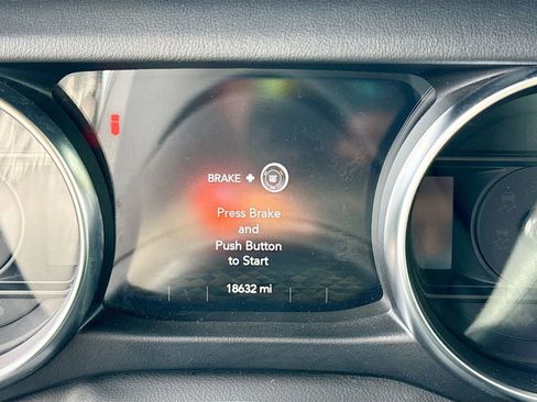 Used 2022 Jeep Wrangler Unlimited Sahara w/ Cold Weather Group image 13