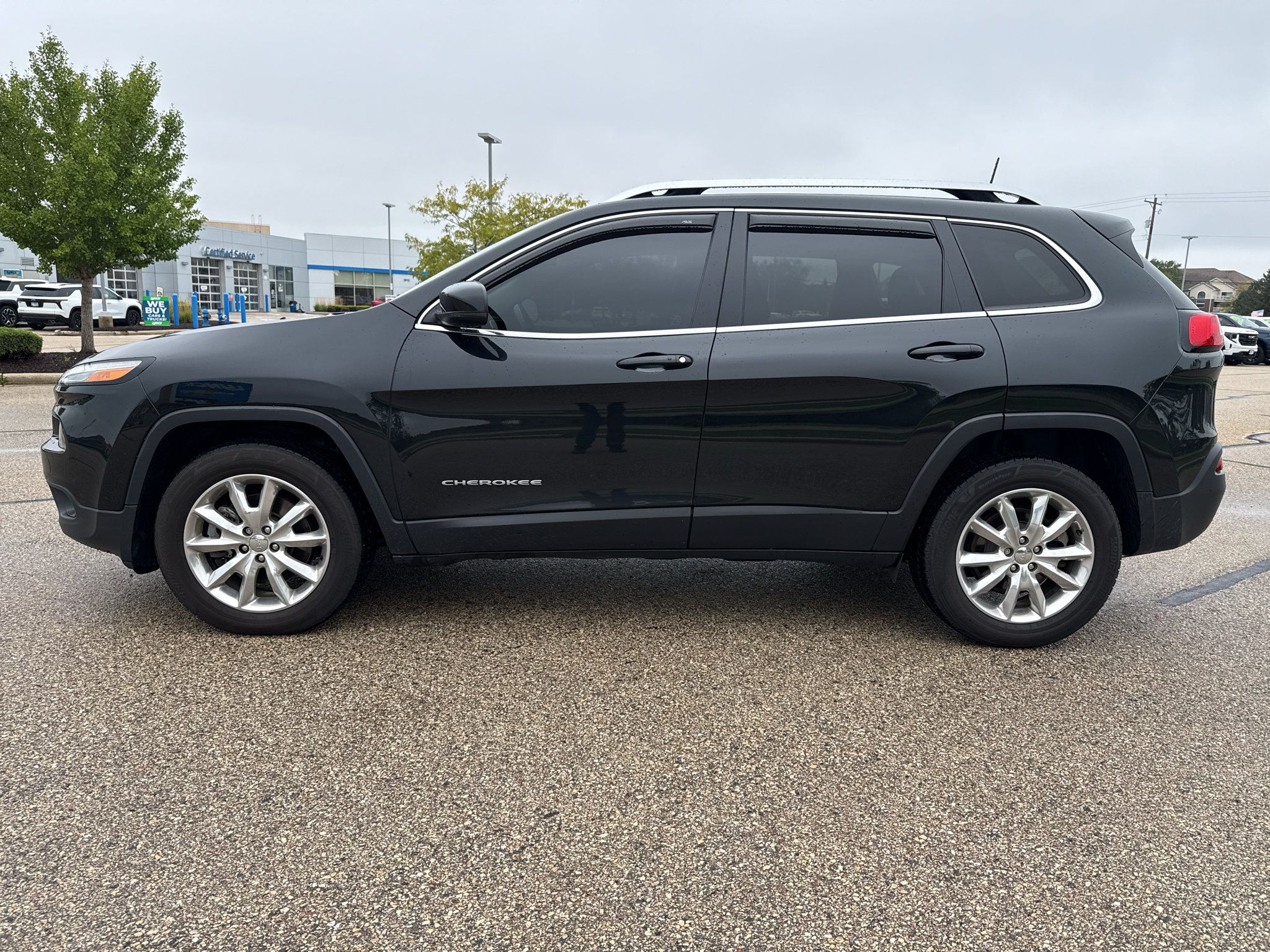 Used 2016 Jeep Cherokee Limited AWD/4WD image 2