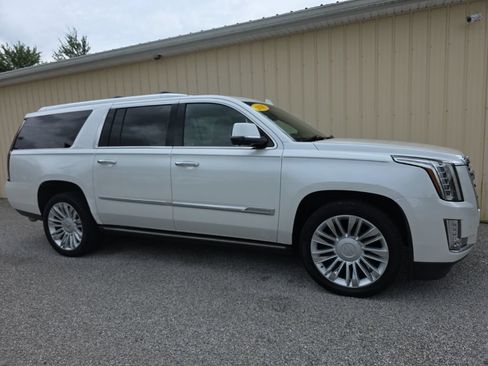 Used 2016 Cadillac Escalade ESV Platinum AWD/4WD image 5