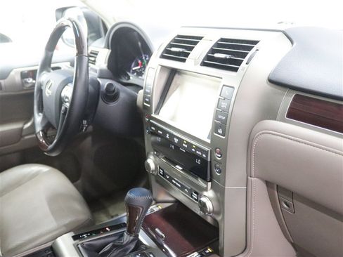 Used 2019 Lexus GX 460 Luxury AWD/4WD image 30