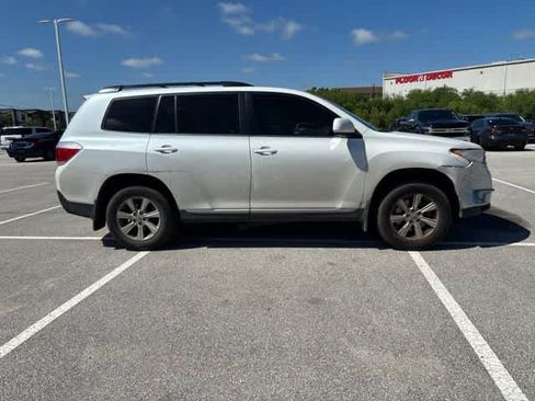 Used 2013 Toyota Highlander Plus FWD image 6