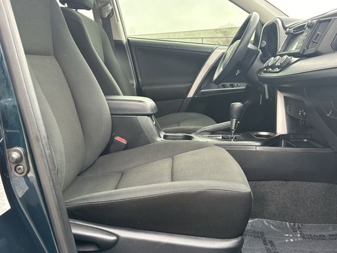 Used 2018 Toyota RAV4 LE image 16