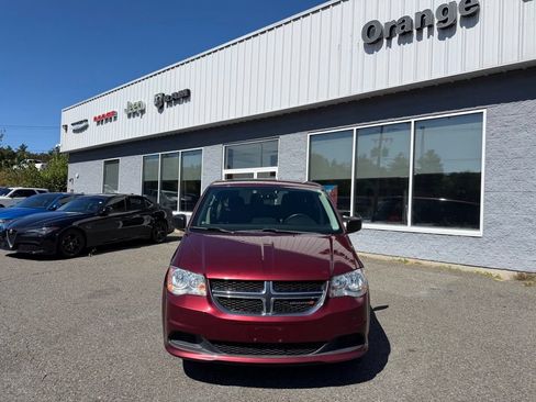 Used 2018 Dodge Grand Caravan SE w/ UConnect Hands-Free Group FWD image 9