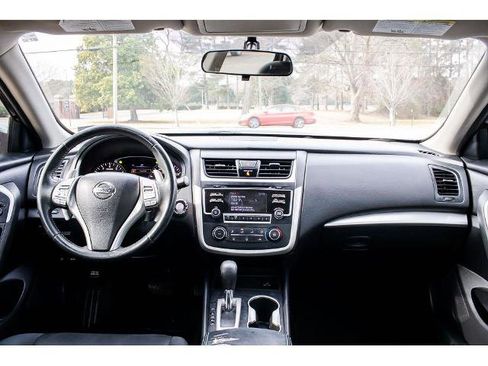 Used 2017 Nissan Altima 2.5 SR w/ Midnight Edition Package image 12